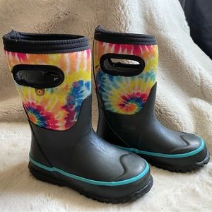 Bogs Classic II insulated kids boots size 9